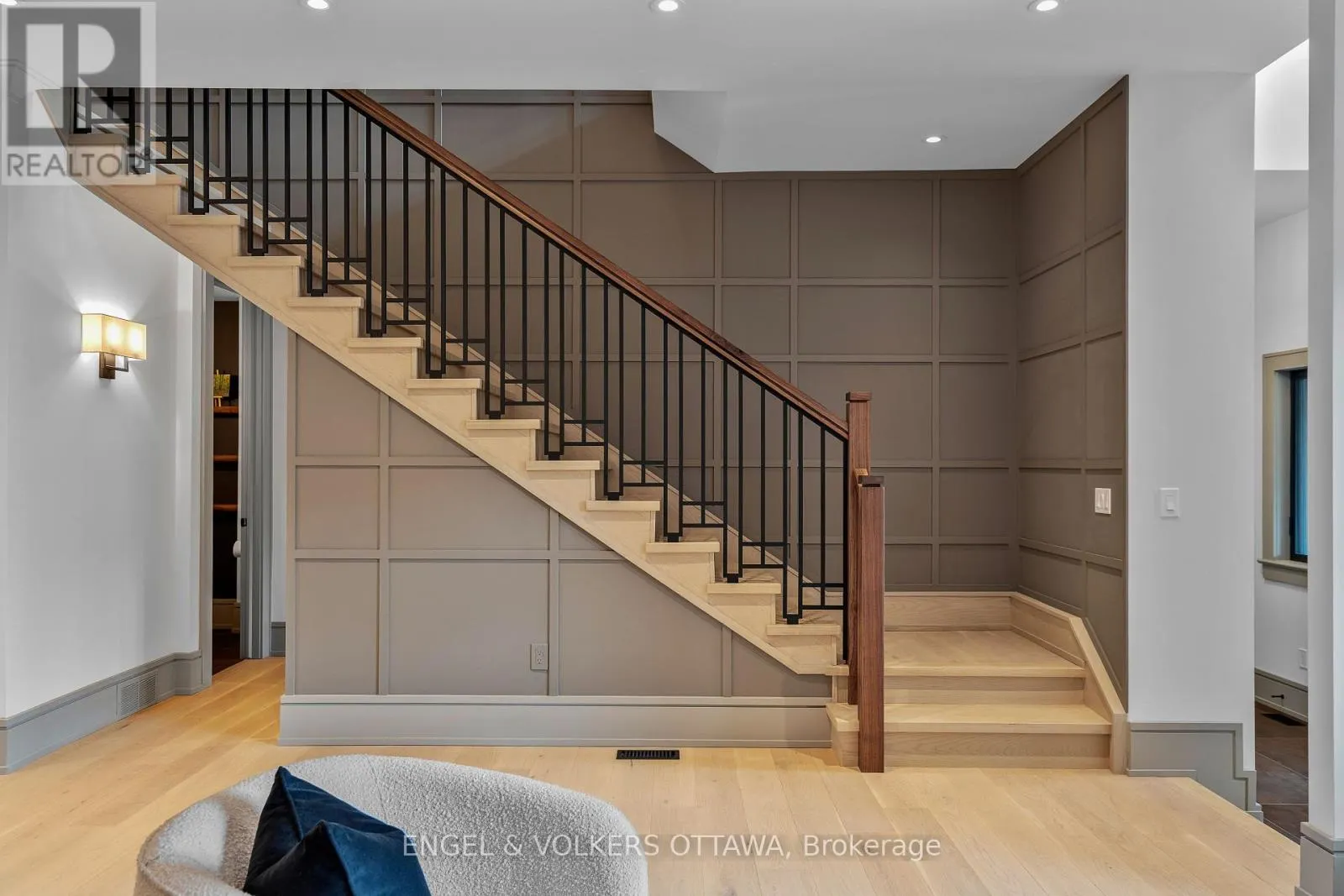 37 CLARENDON AVENUE