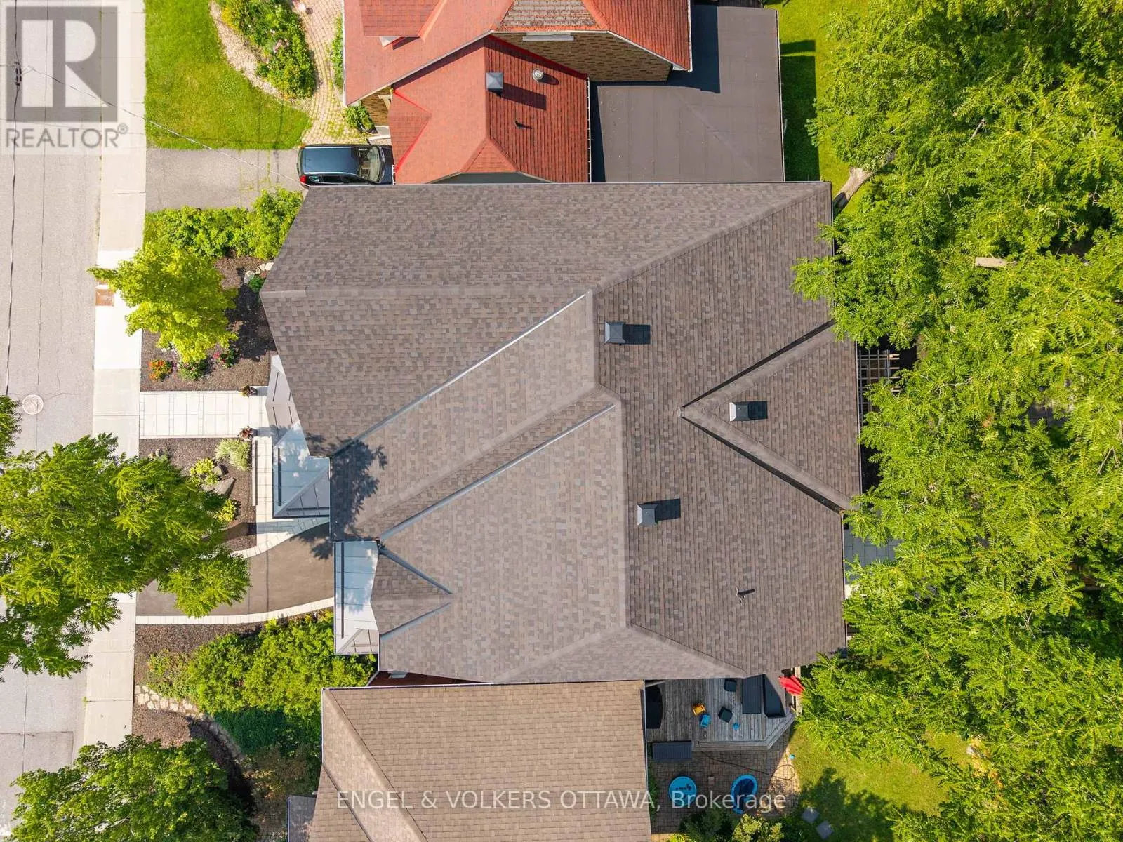 37 CLARENDON AVENUE