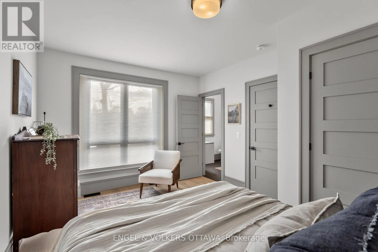 37 CLARENDON AVENUE