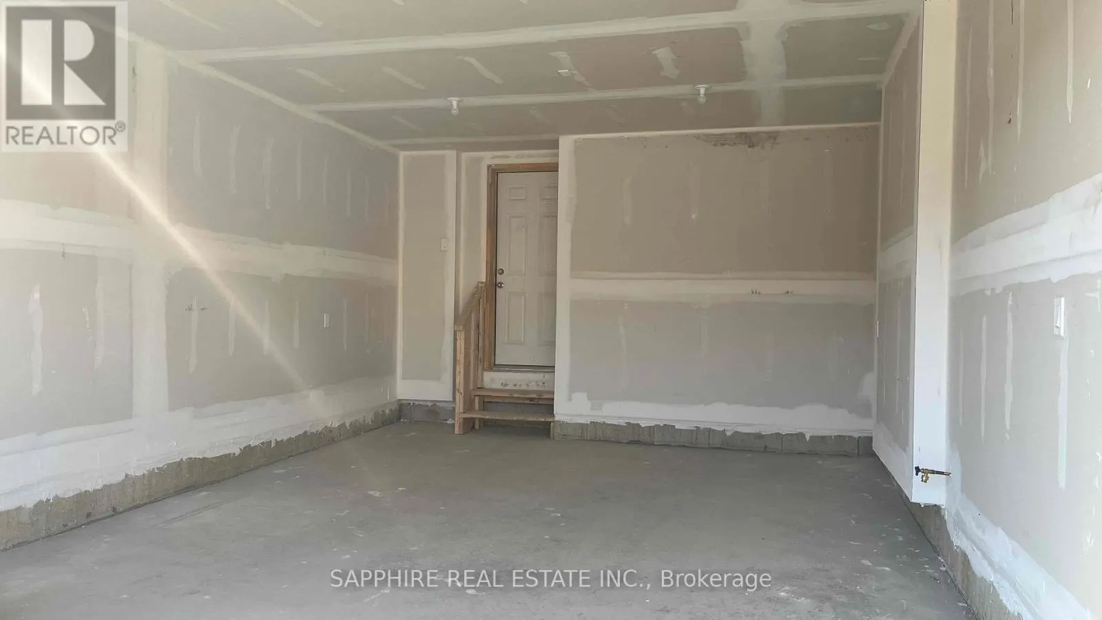25 HUNTSWORTH AVENUE