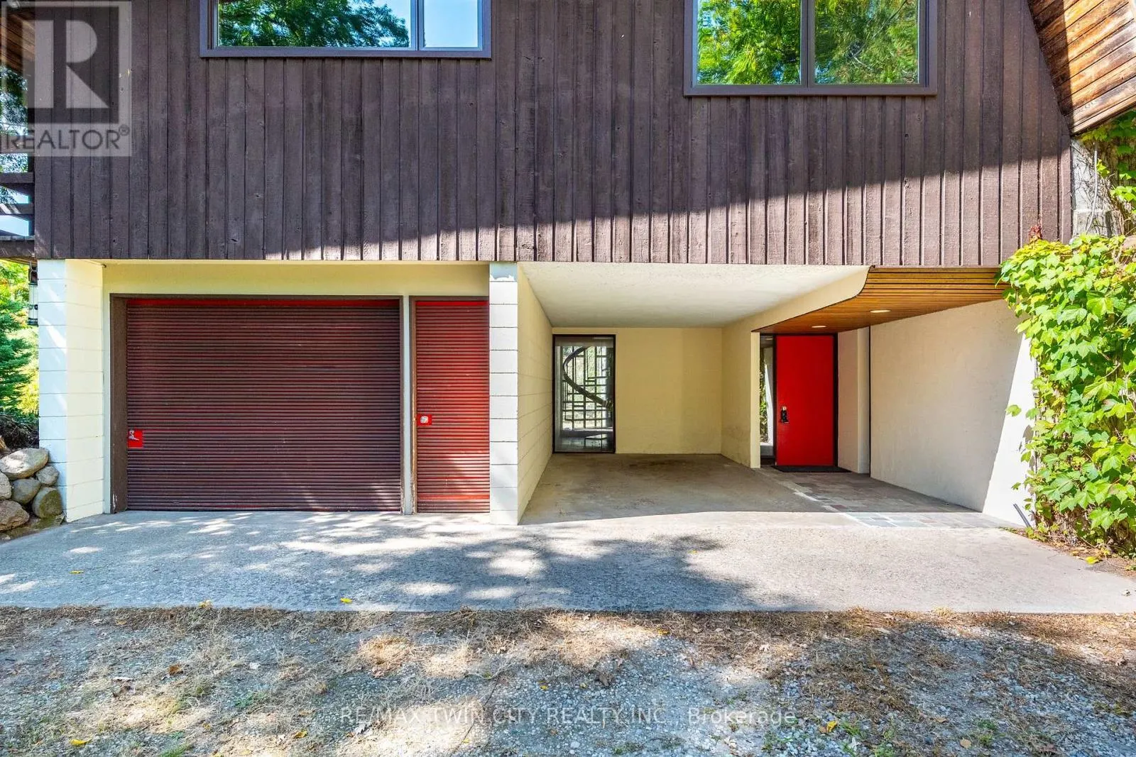 121 GRAND HILL DRIVE