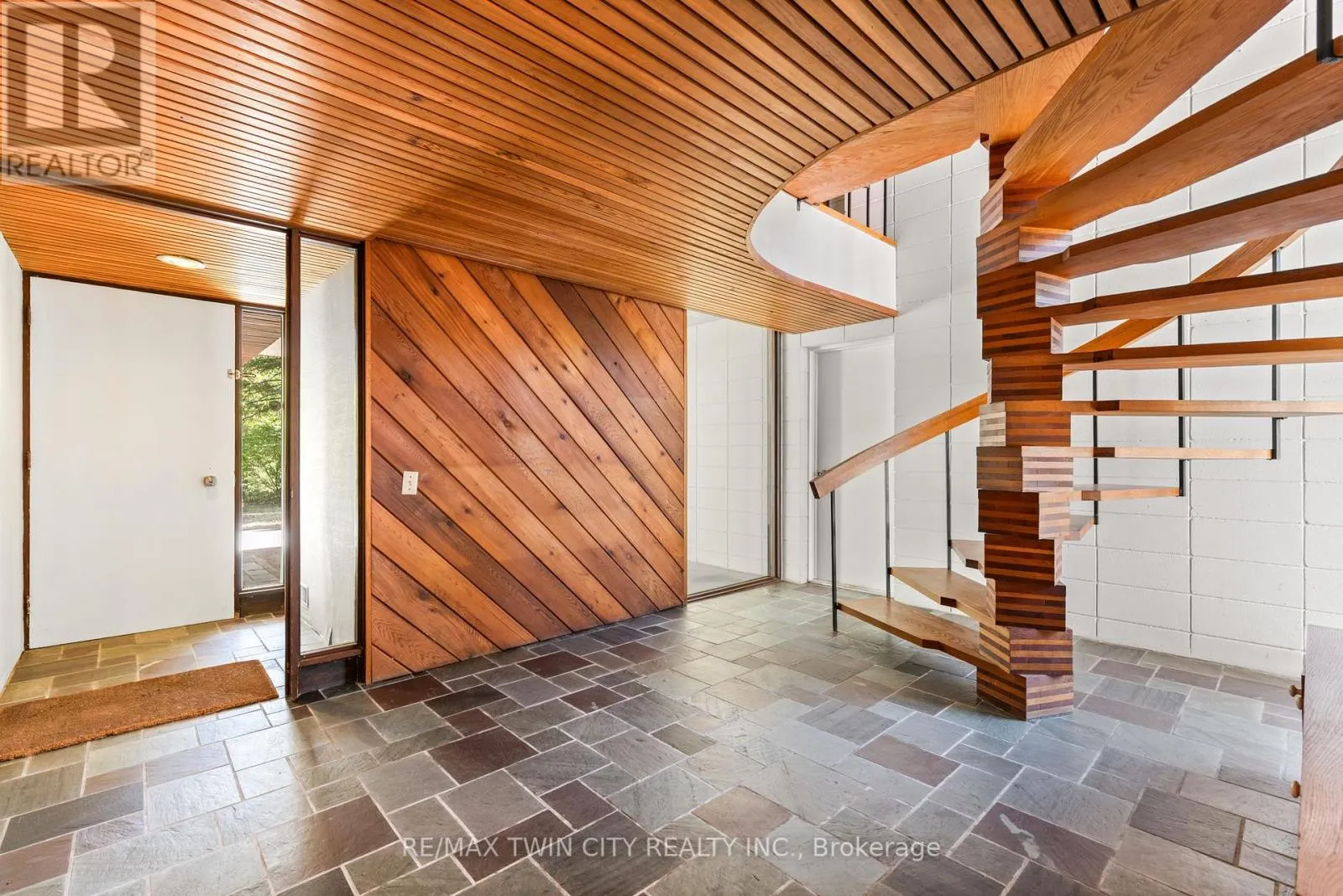 121 GRAND HILL DRIVE