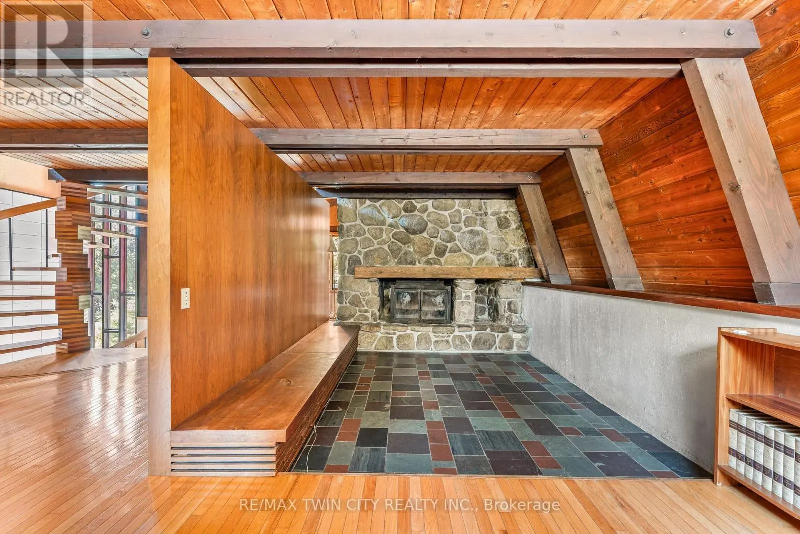 121 GRAND HILL DRIVE
