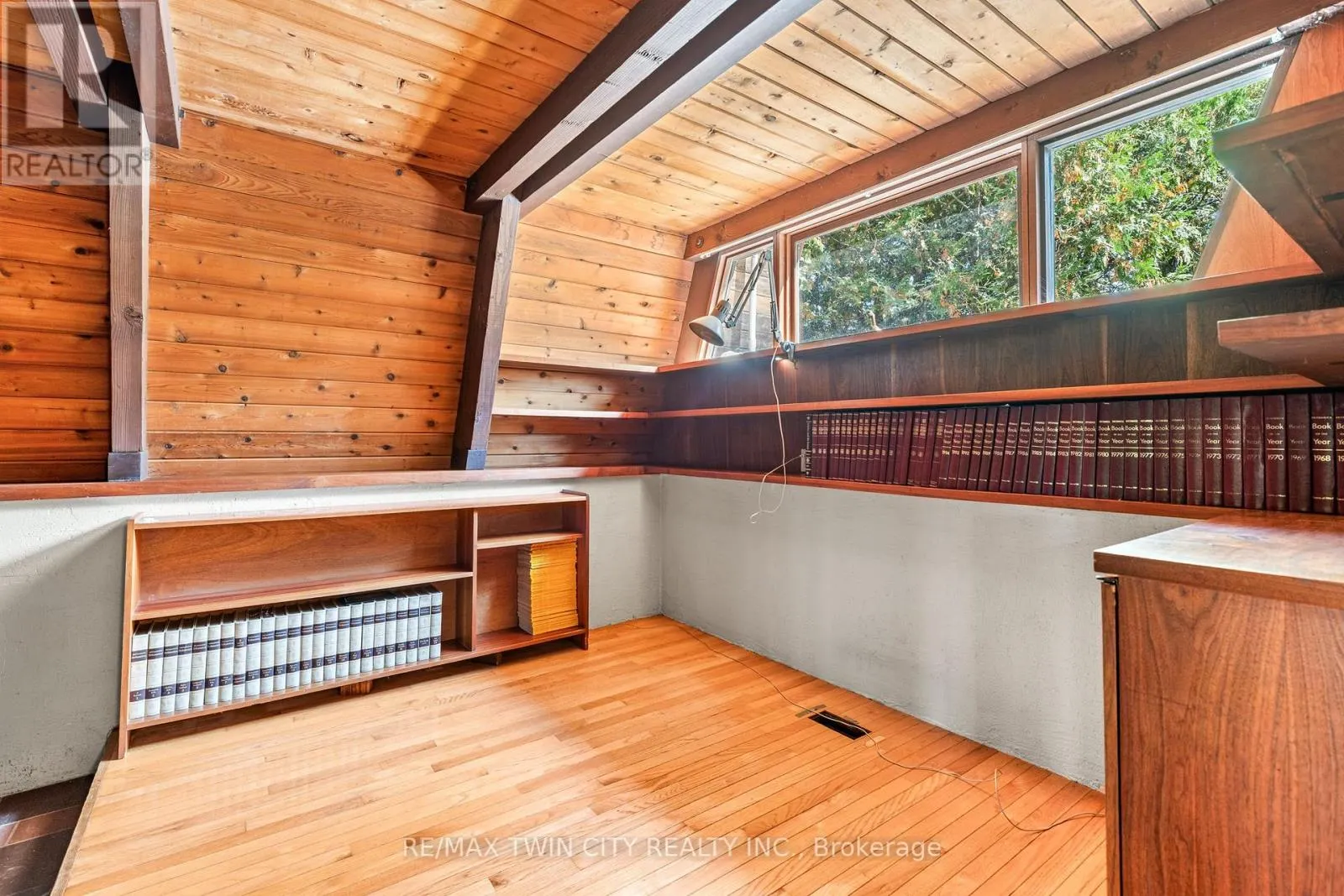 121 GRAND HILL DRIVE
