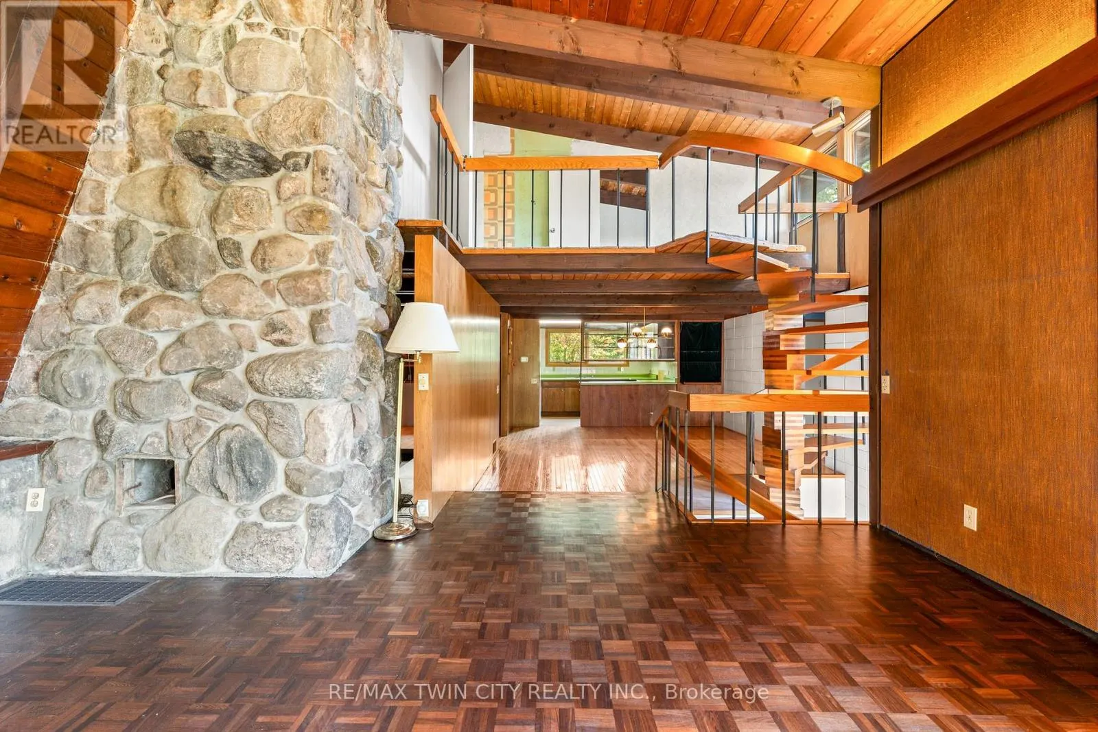 121 GRAND HILL DRIVE