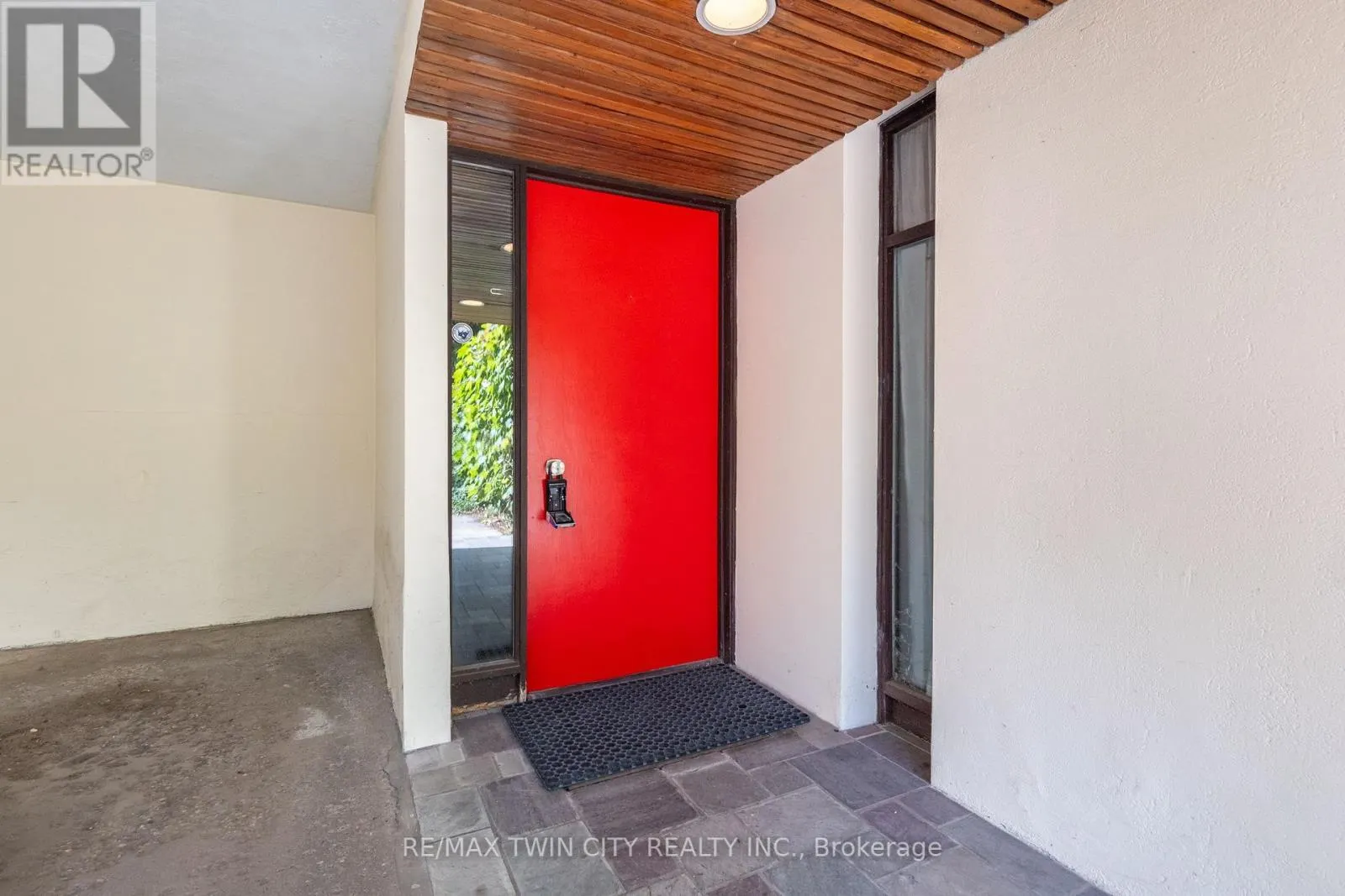 121 GRAND HILL DRIVE