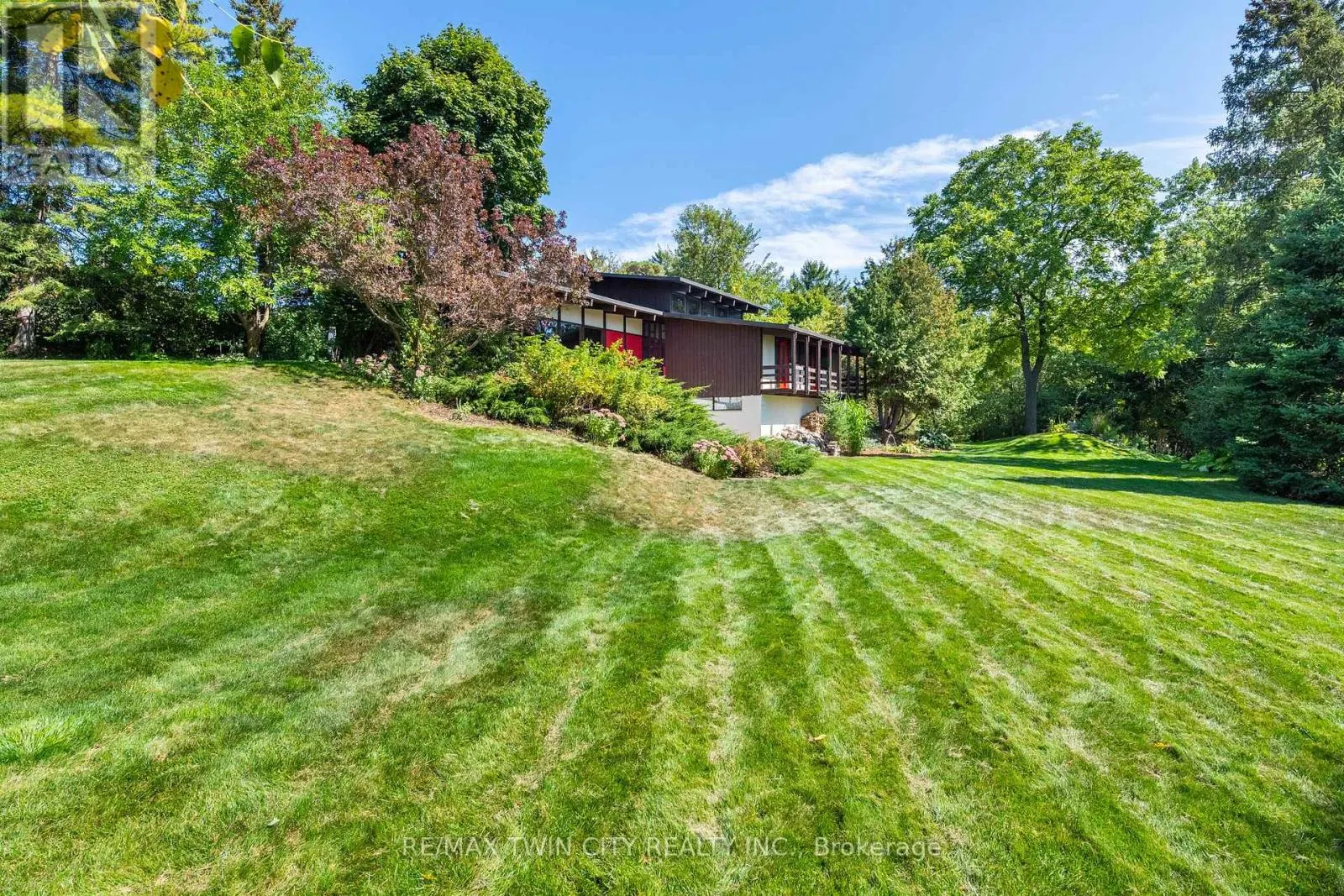 121 GRAND HILL DRIVE