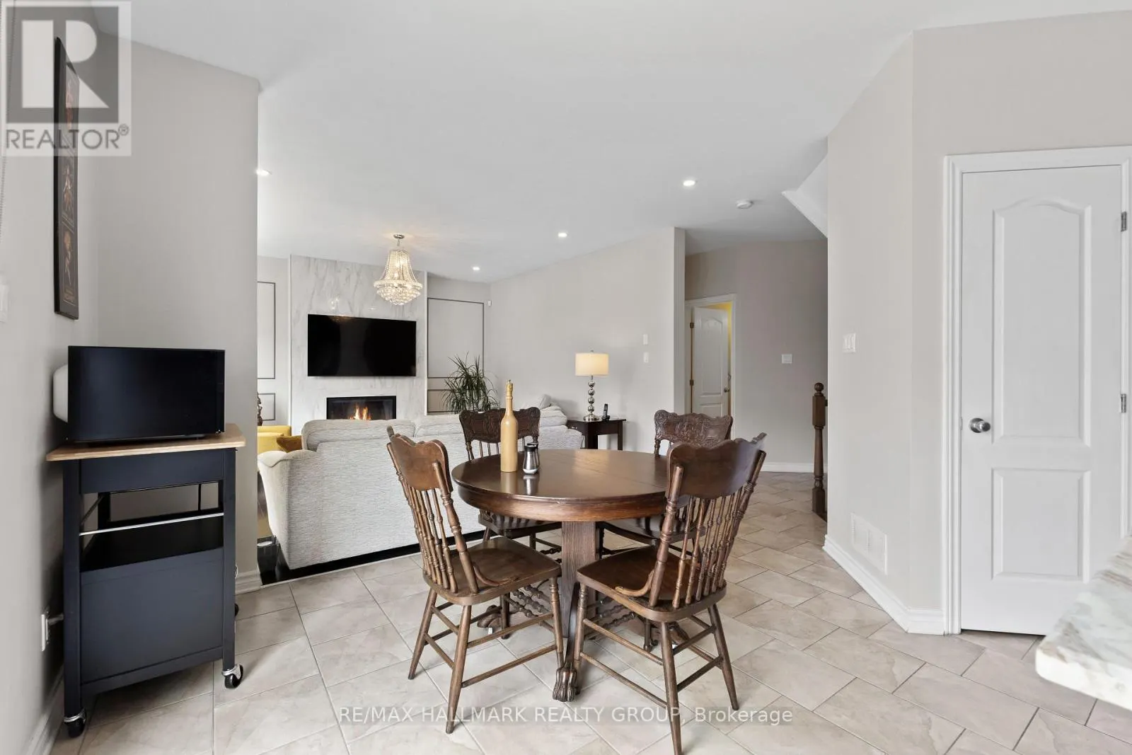 112 GRACEWOOD CRESCENT