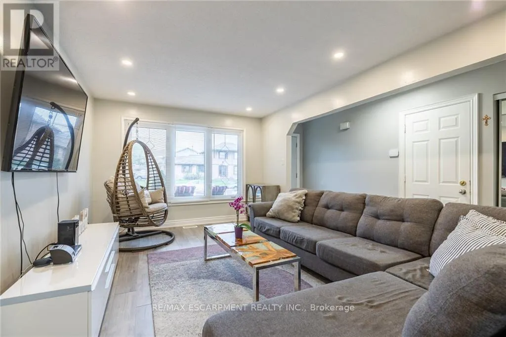5 TWINOAKS CRESCENT
