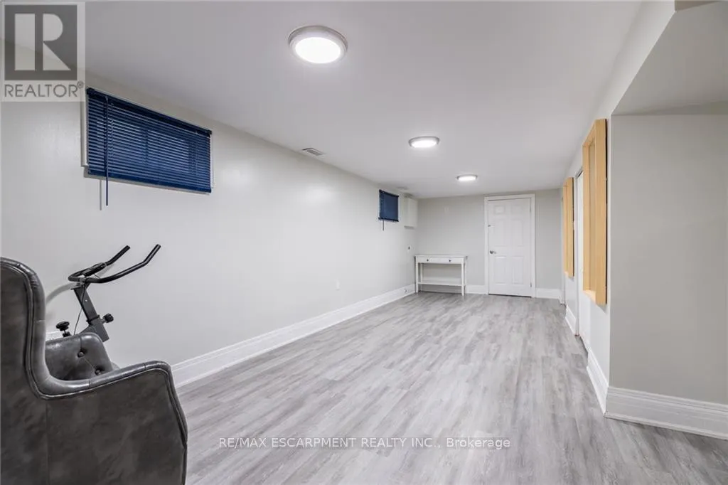 5 TWINOAKS CRESCENT