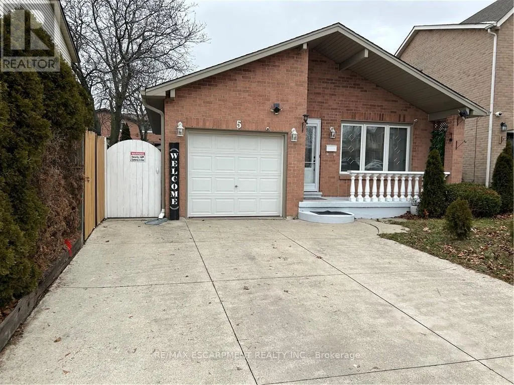 5 TWINOAKS CRESCENT