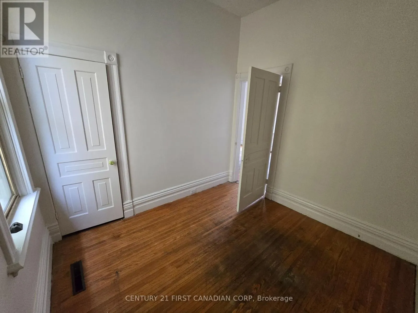 415 OXFORD STREET E