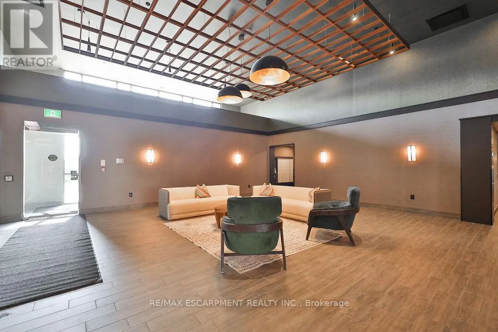 607 - 450 DUNDAS STREET E