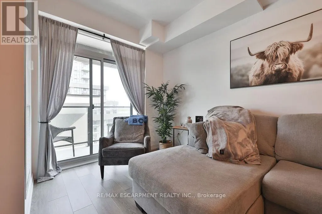 607 - 450 DUNDAS STREET E