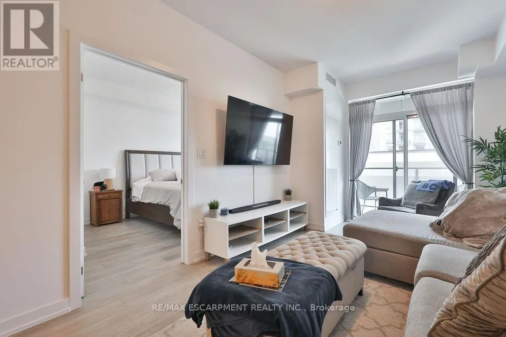 607 - 450 DUNDAS STREET E