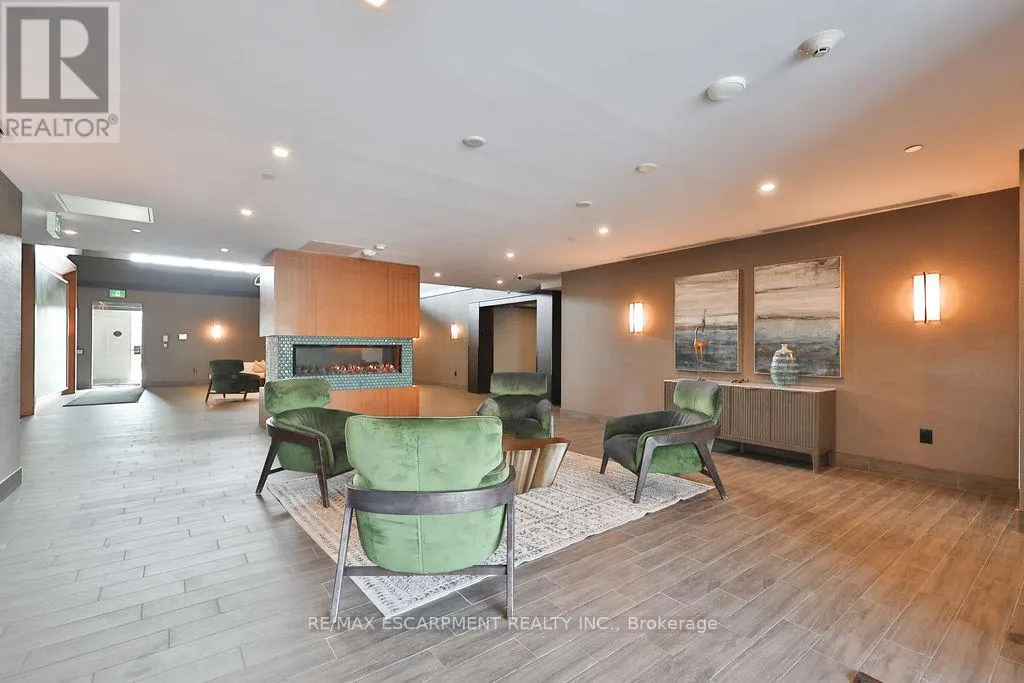 607 - 450 DUNDAS STREET E