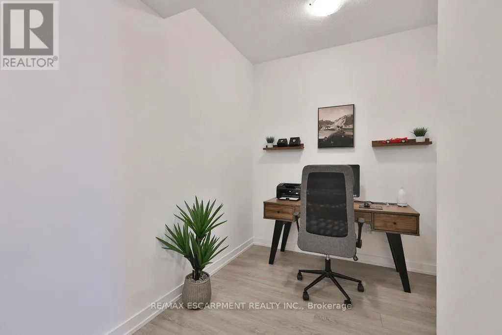 607 - 450 DUNDAS STREET E