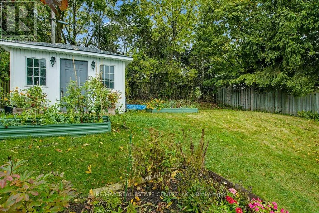54 LESLIE AVENUE
