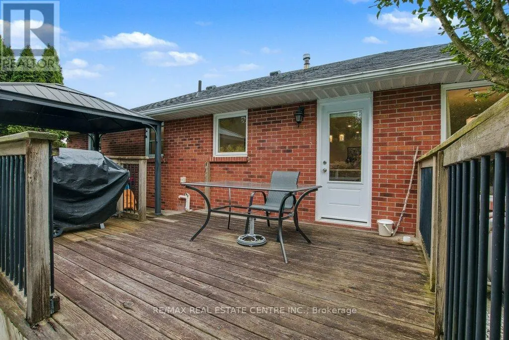 54 LESLIE AVENUE