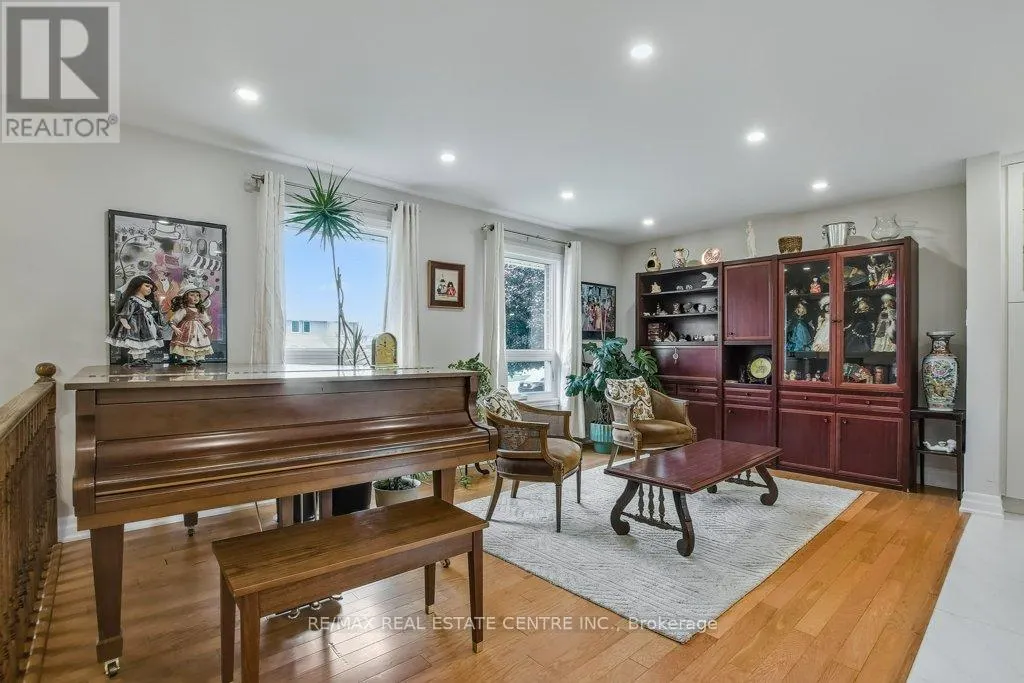 54 LESLIE AVENUE