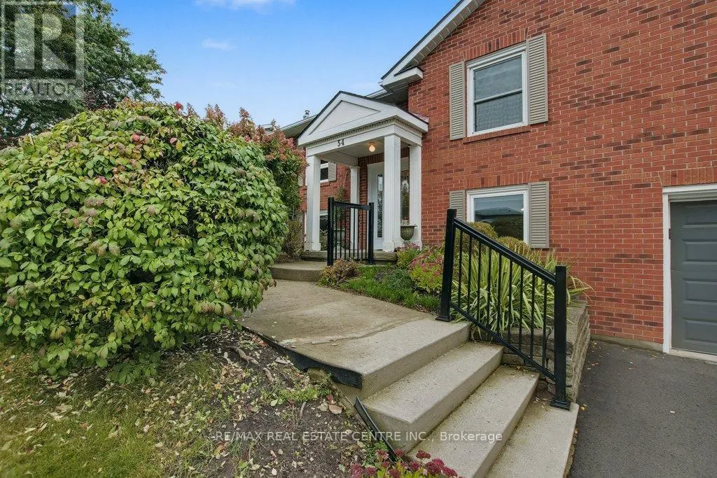 54 LESLIE AVENUE