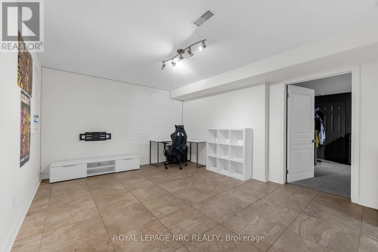 10 MONTROSE STREET