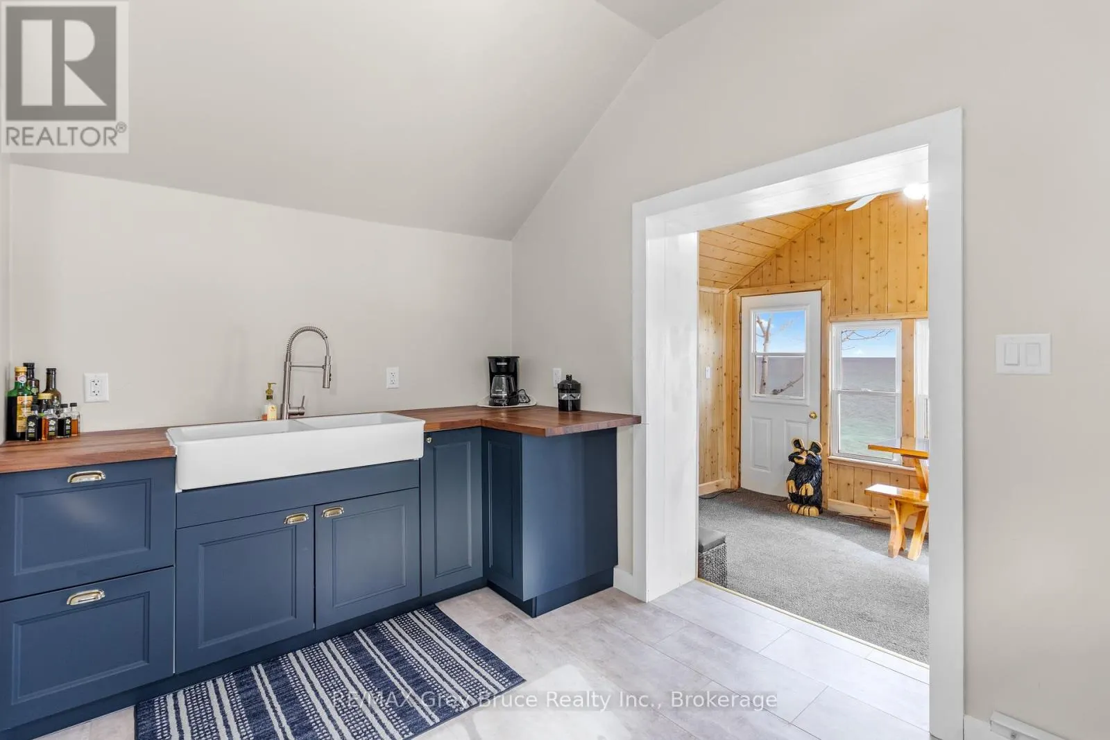 1132 DYERS BAY ROAD