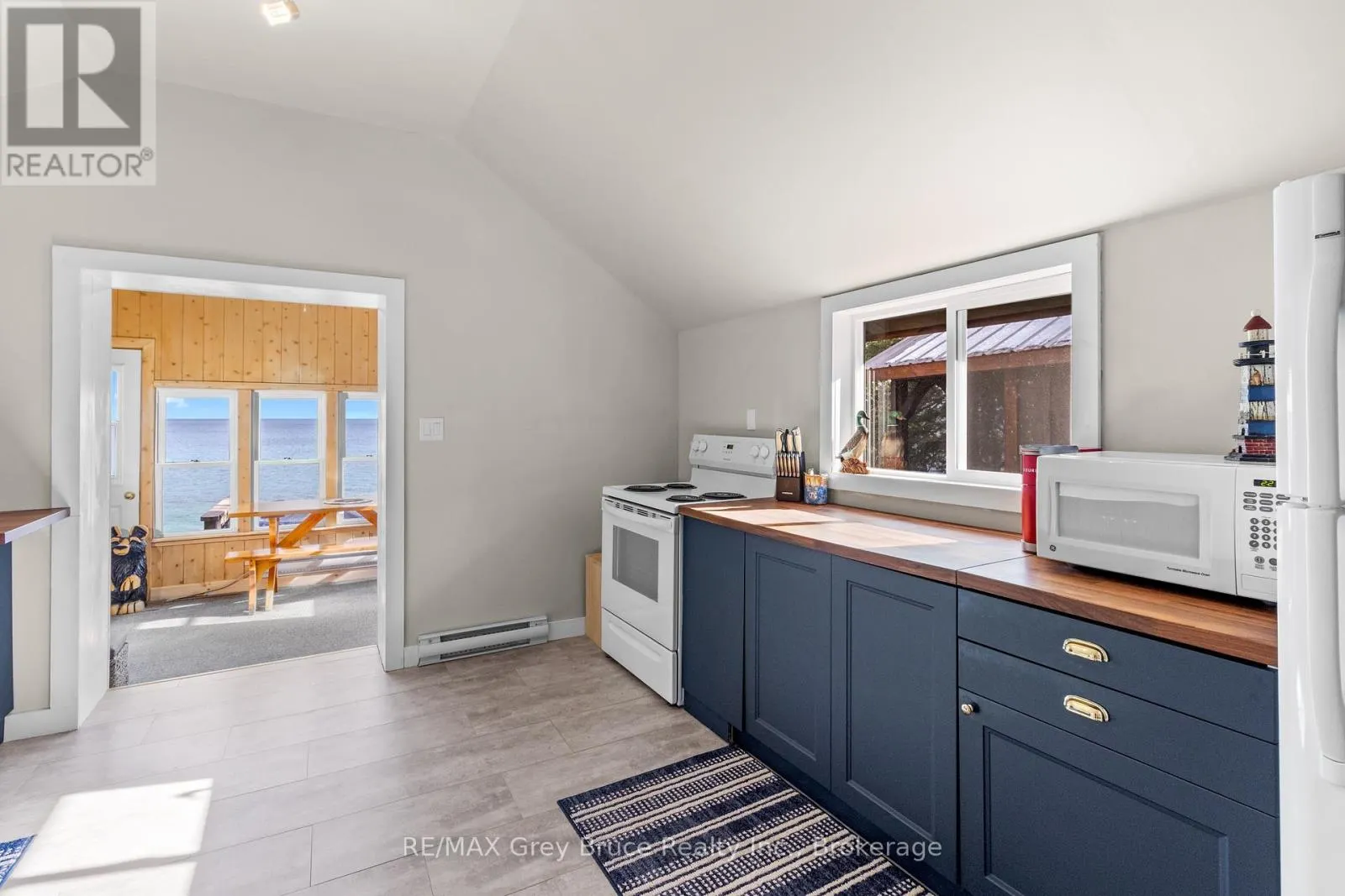 1132 DYERS BAY ROAD