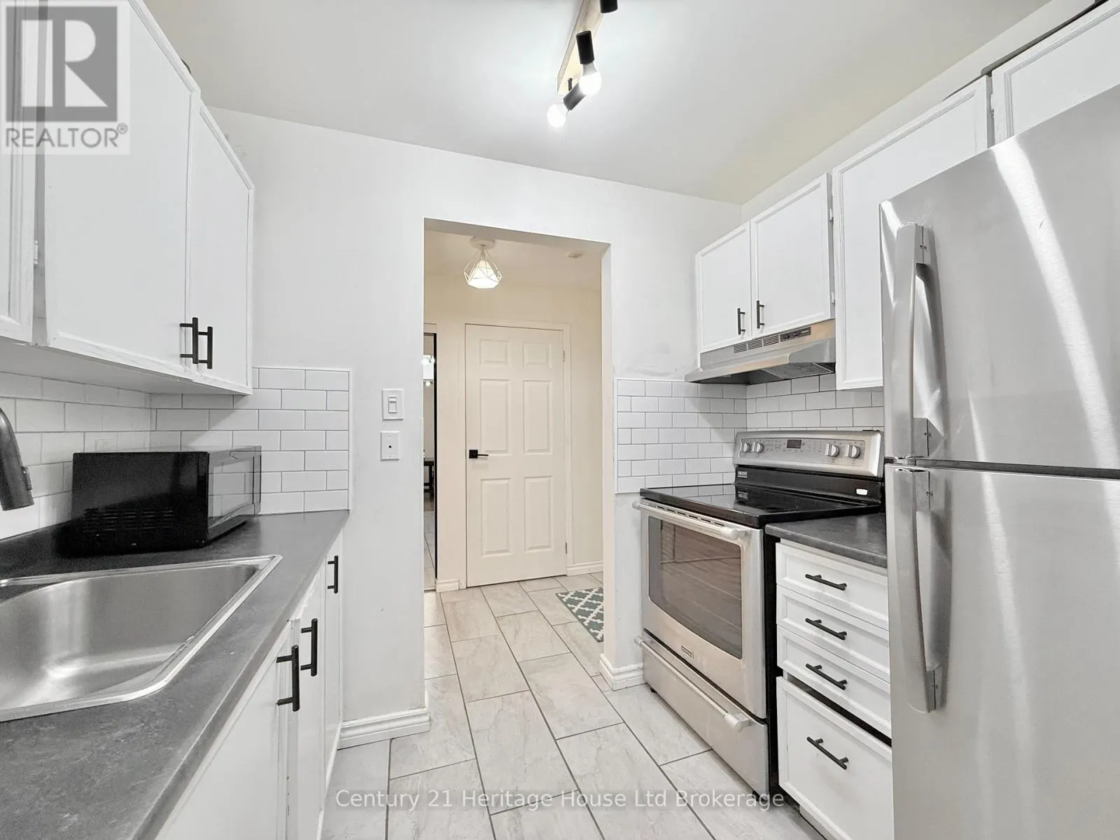 217 - 737 DEVERON CRESCENT, #217