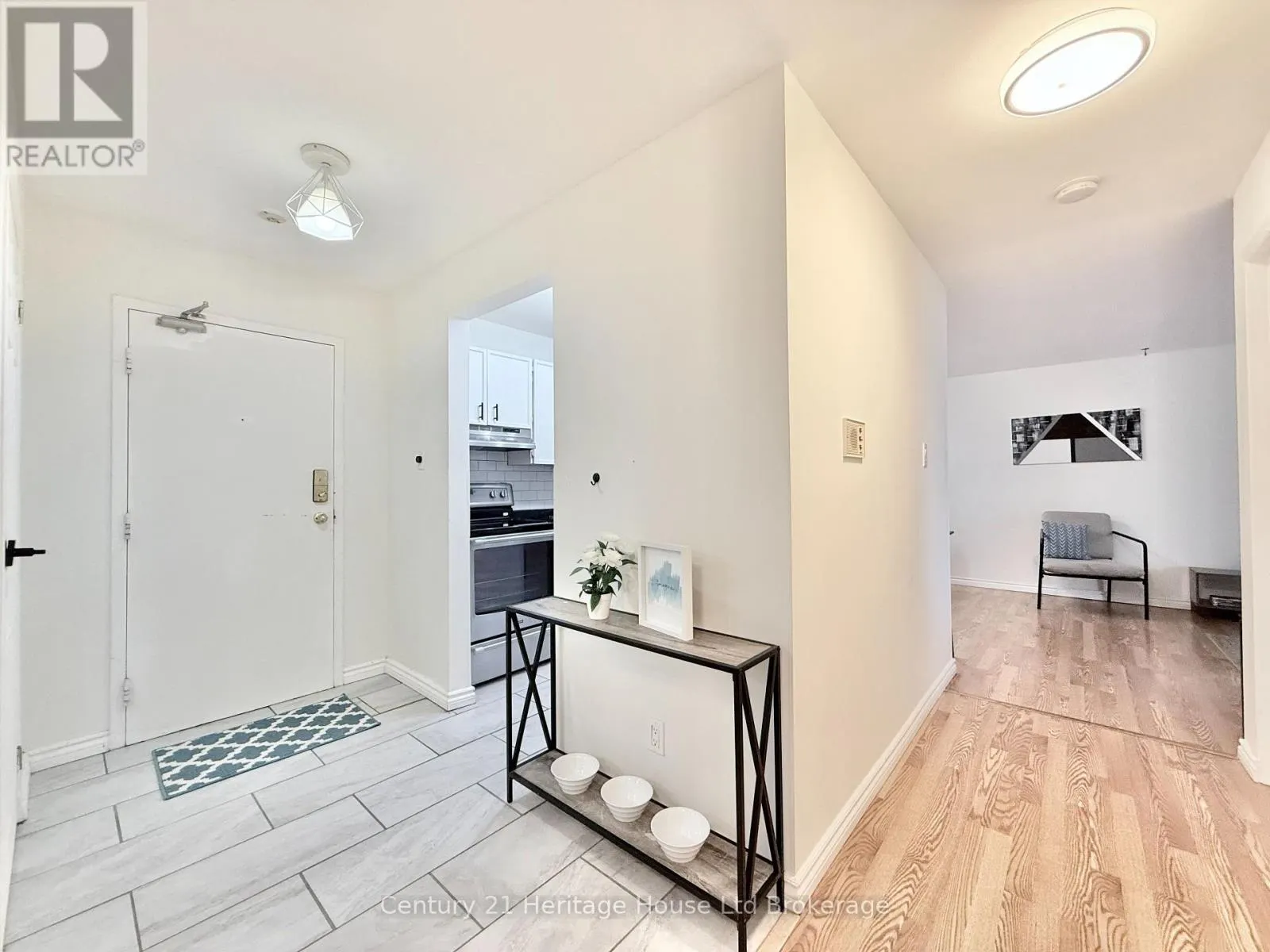217 - 737 DEVERON CRESCENT, #217