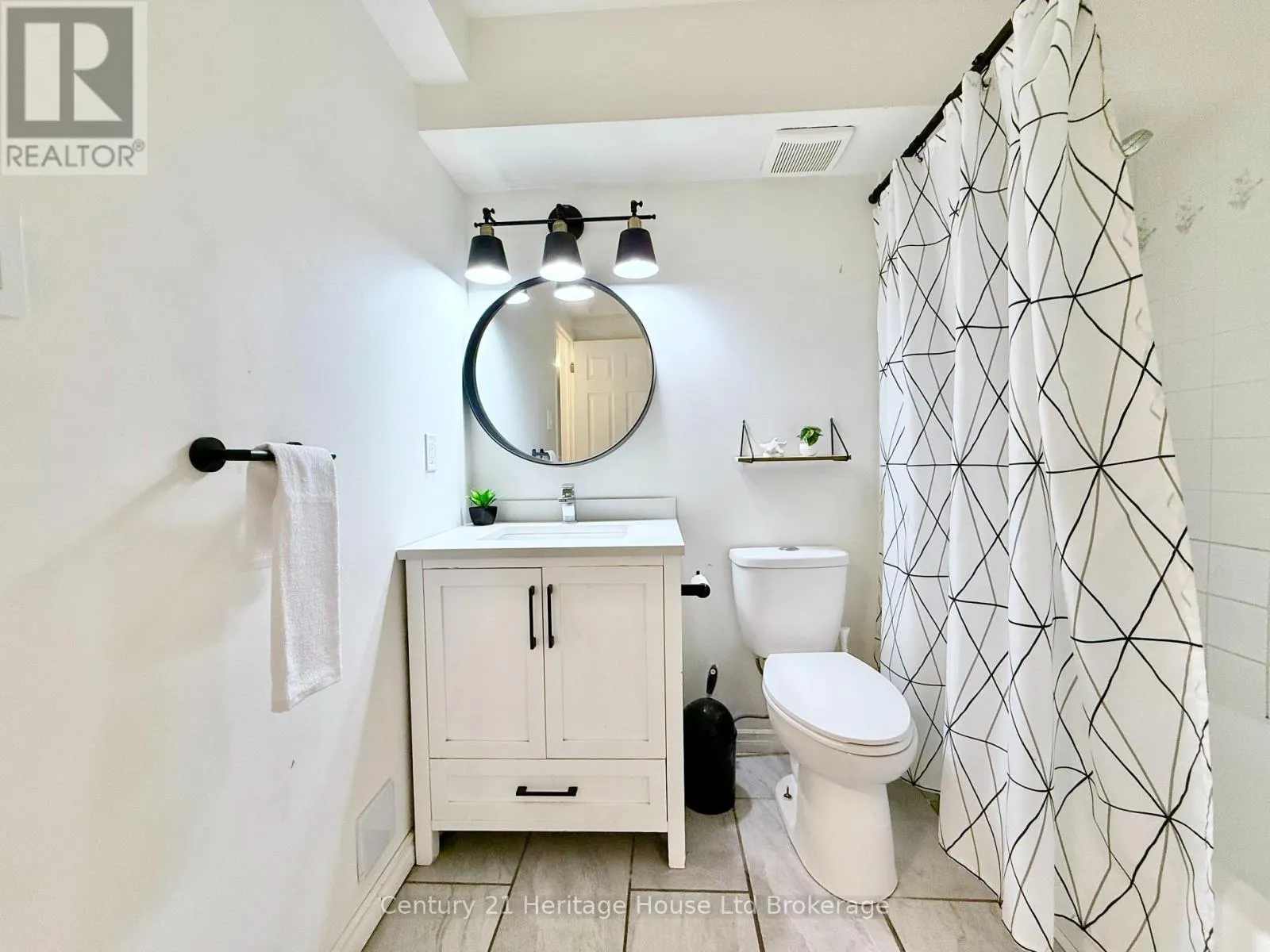 217 - 737 DEVERON CRESCENT, #217