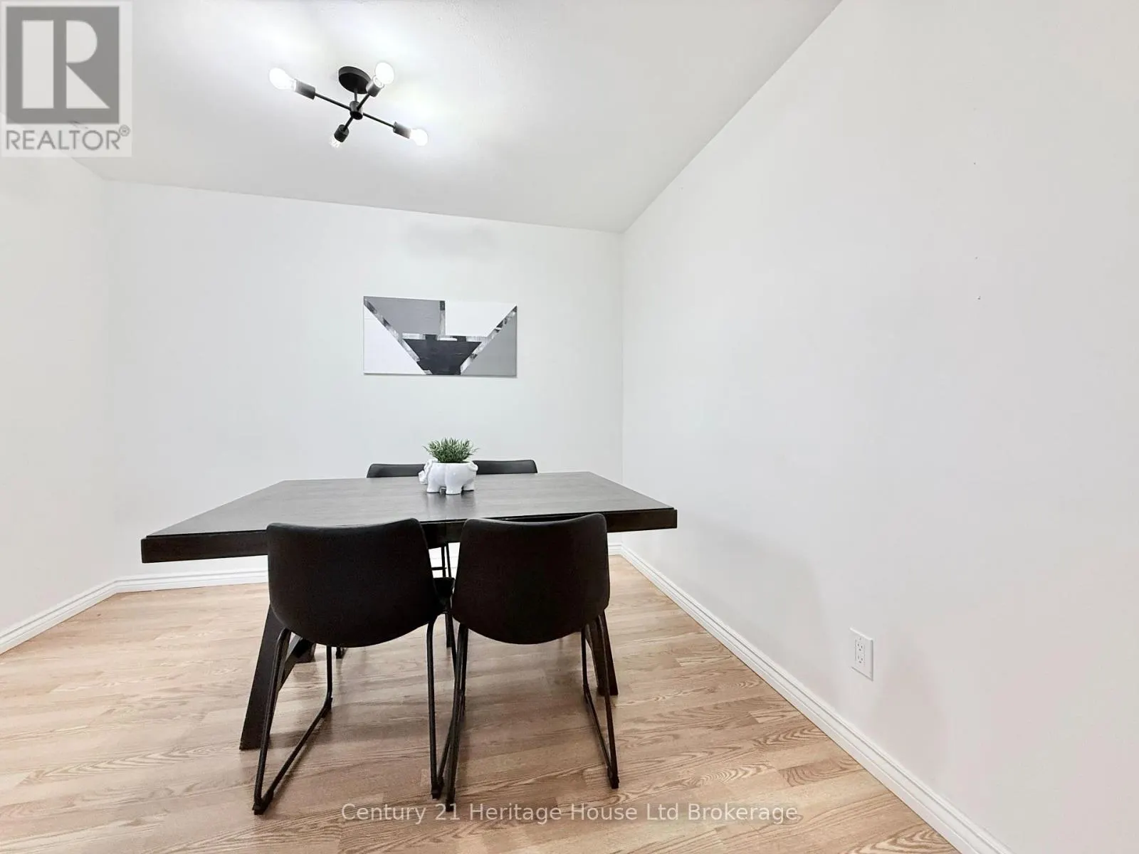 217 - 737 DEVERON CRESCENT, #217