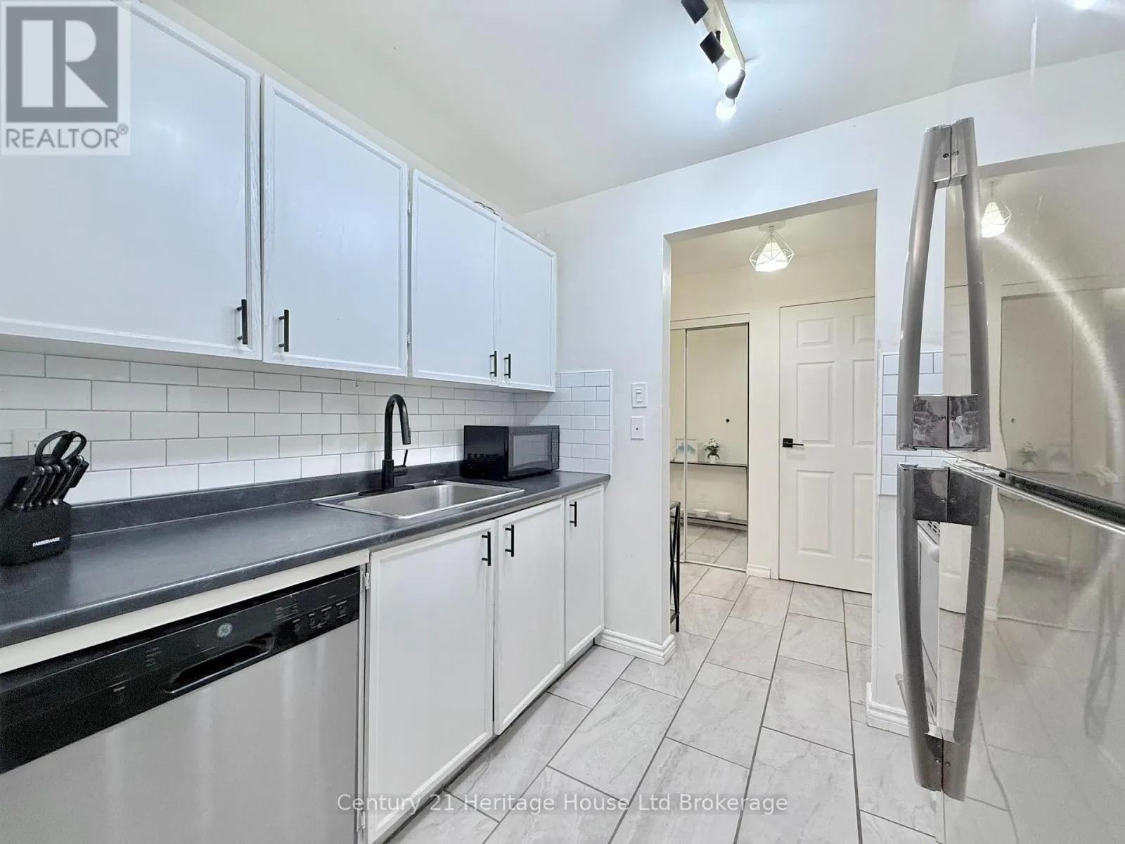 217 - 737 DEVERON CRESCENT, #217