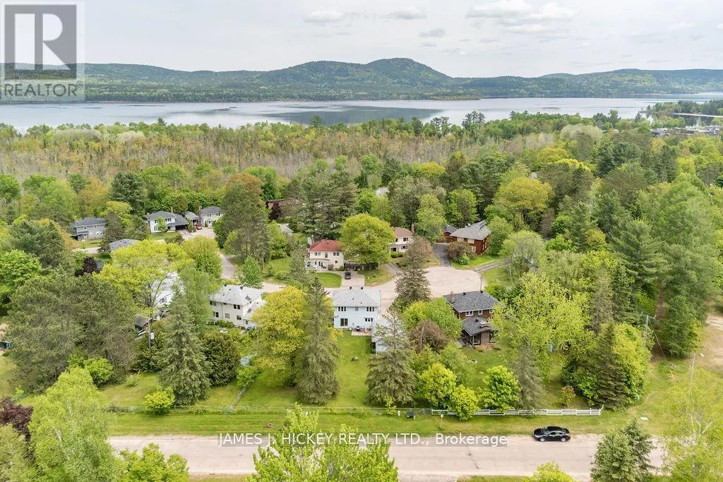 8 TWEEDSMUIR PLACE