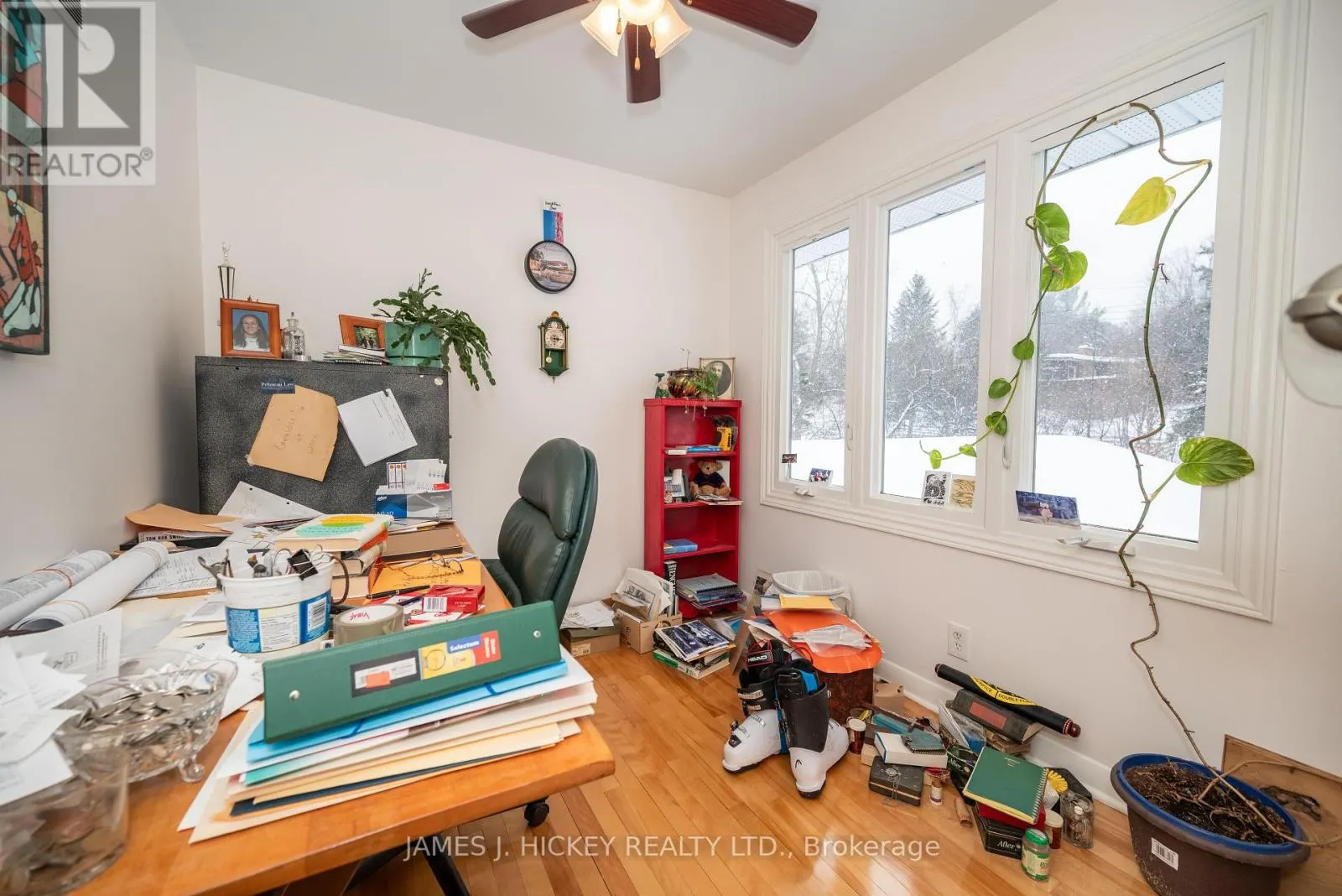 8 TWEEDSMUIR PLACE