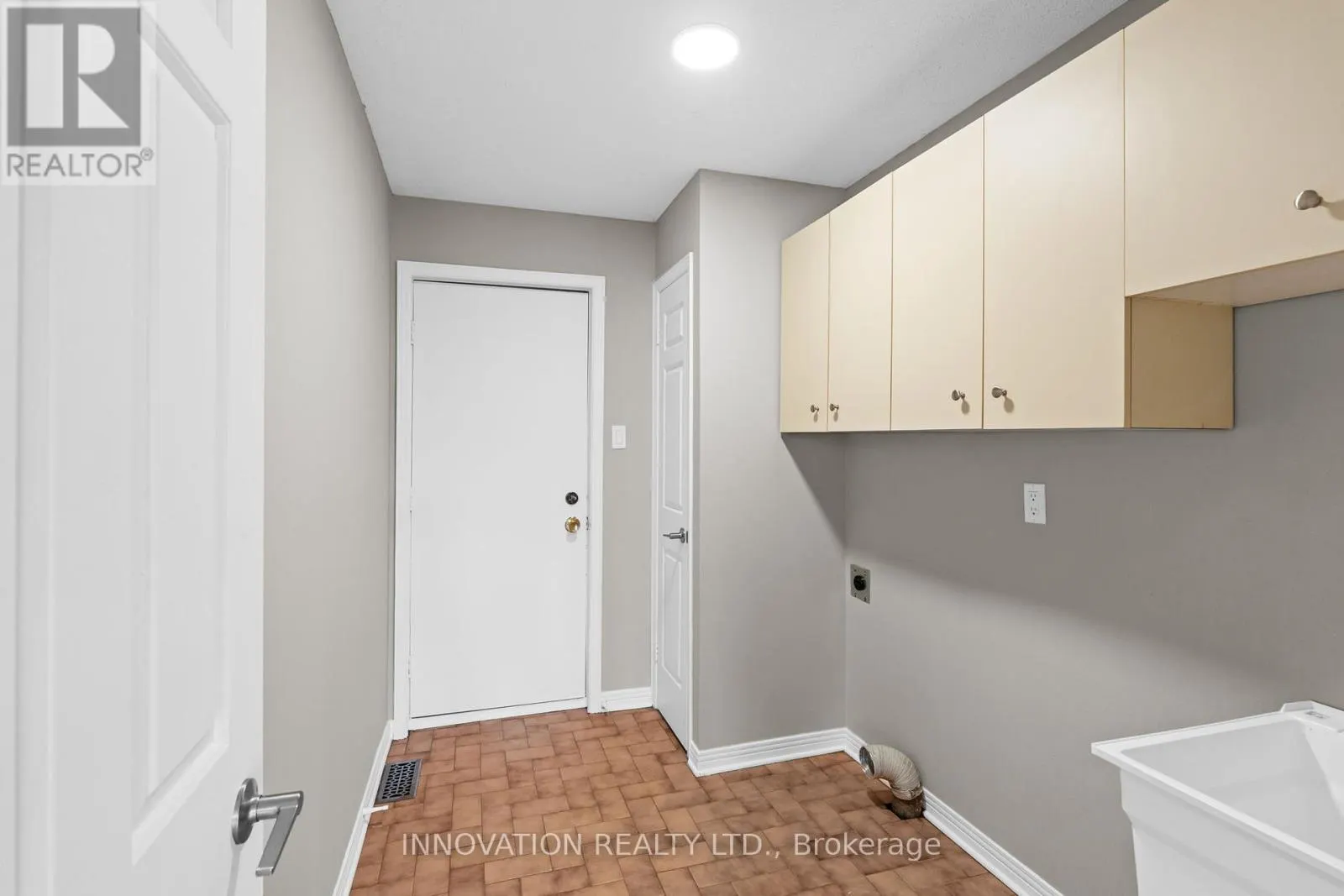 206 CYPRESS COURT