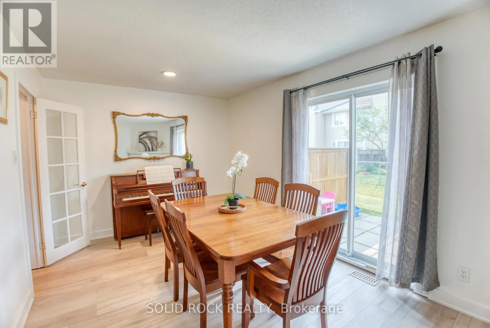 12 - 463 CANOTIA PLACE