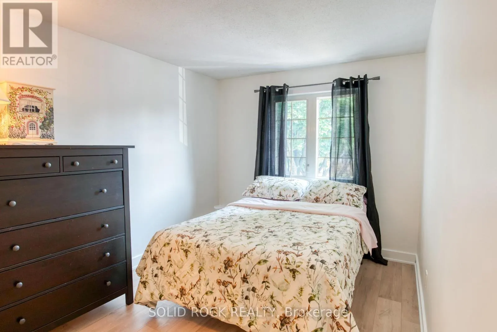 12 - 463 CANOTIA PLACE