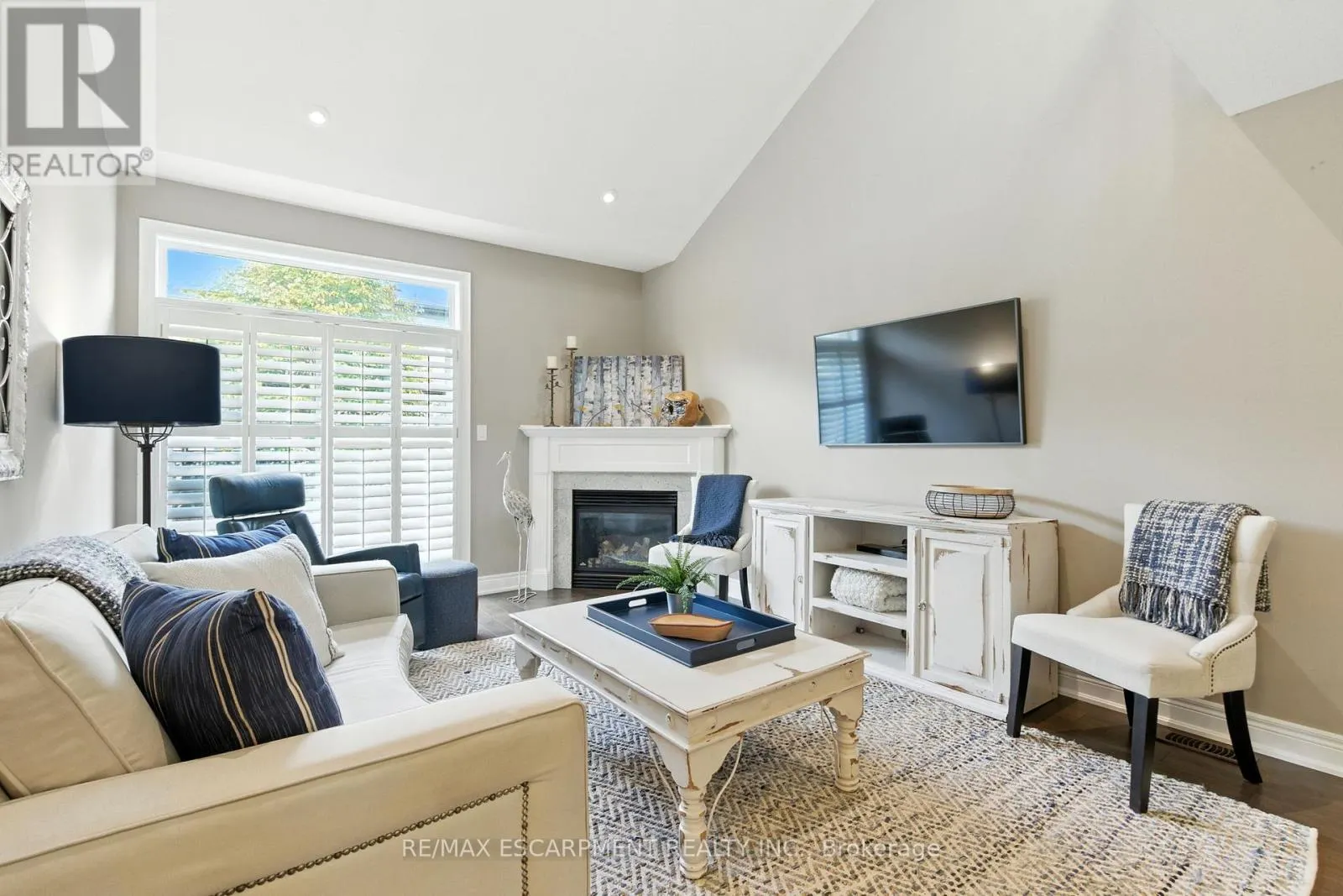 4 BURGUNDY GROVE