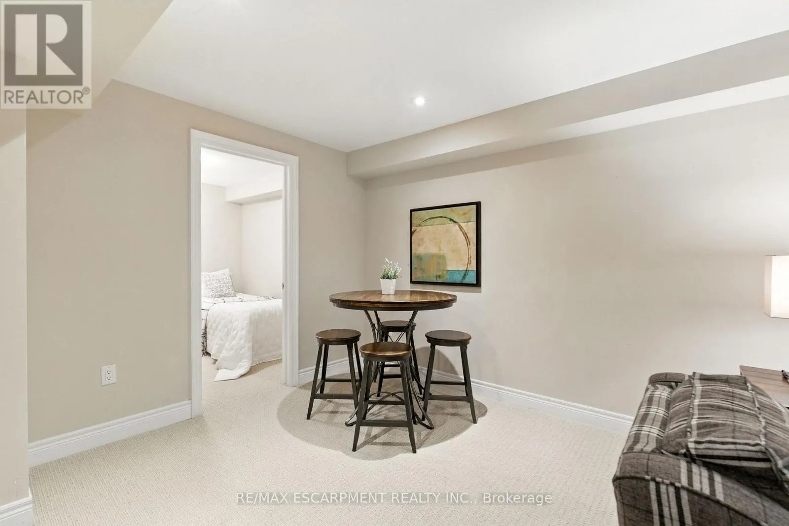4 BURGUNDY GROVE