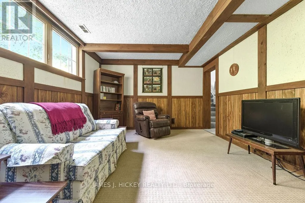 116 FRONTENAC CRESCENT