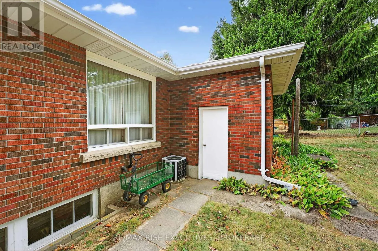 748 MONA DRIVE