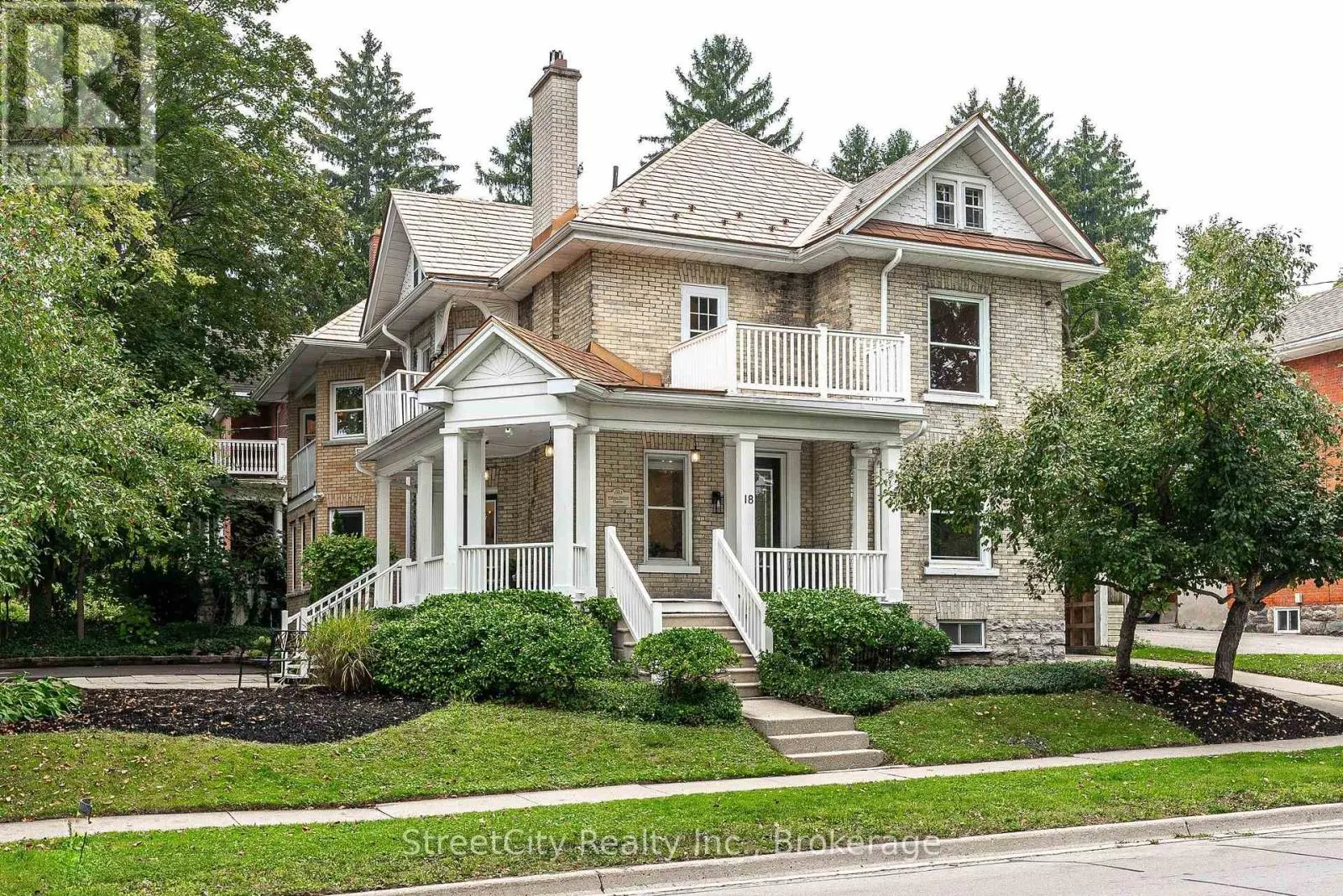 18 WATERLOO STREET N