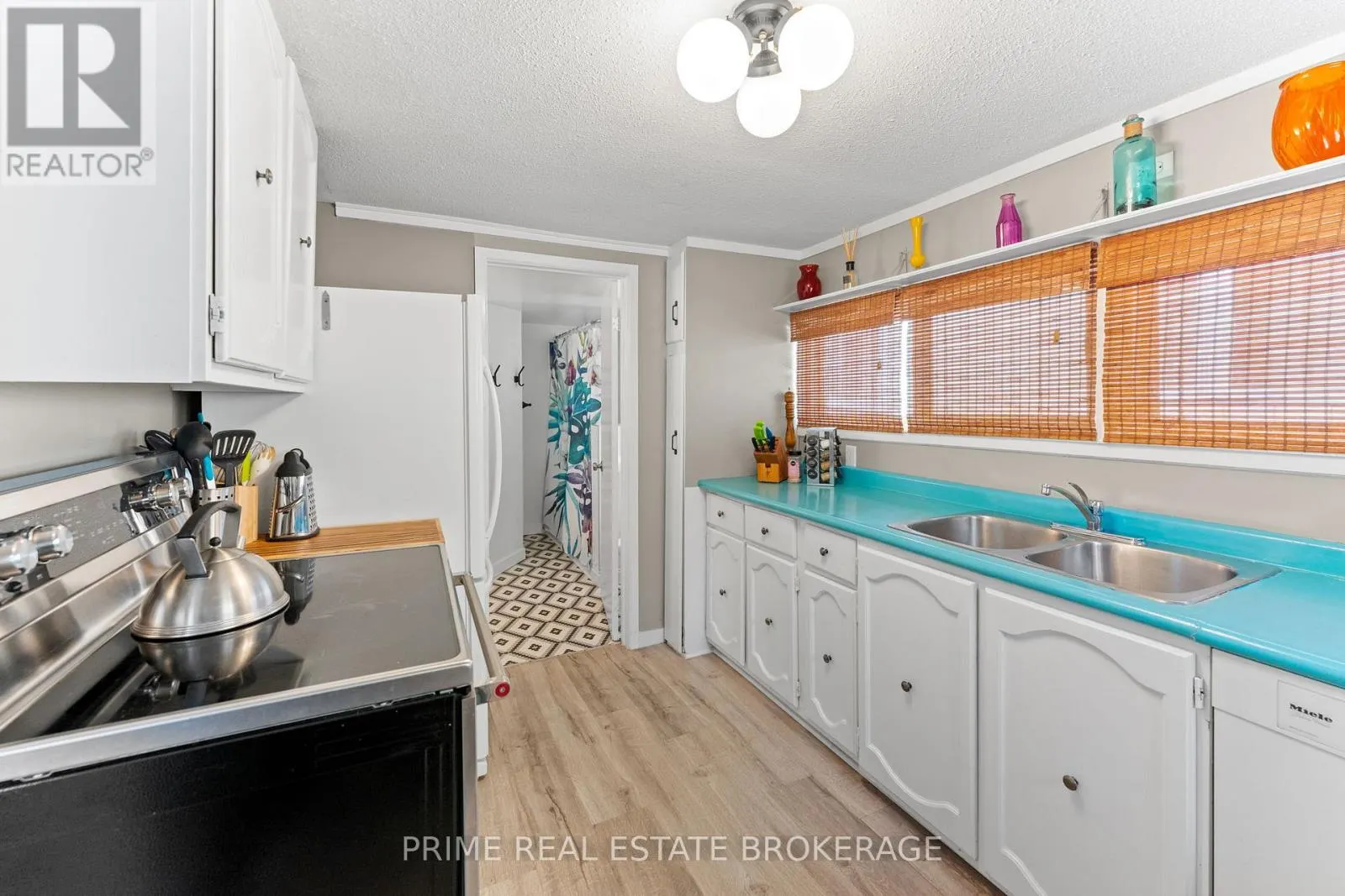 28 WOODWARD AVENUE