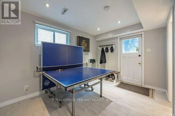 17 WINDING WAY CRESCENT