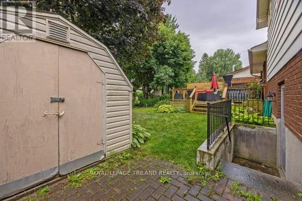17 WINDING WAY CRESCENT