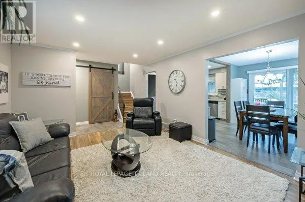17 WINDING WAY CRESCENT