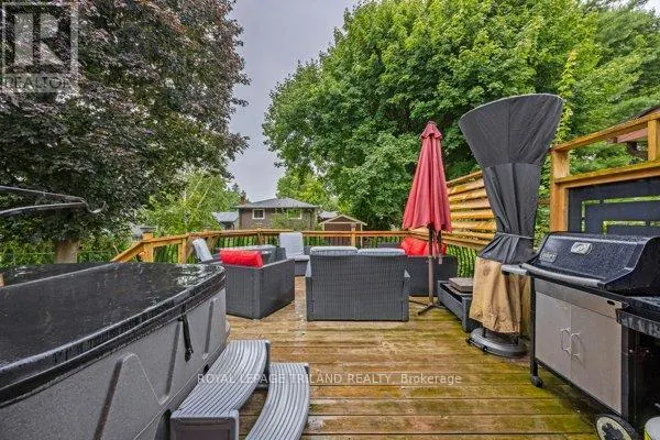 17 WINDING WAY CRESCENT