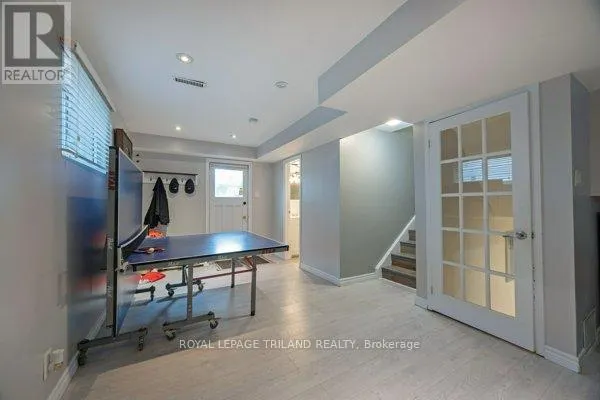 17 WINDING WAY CRESCENT