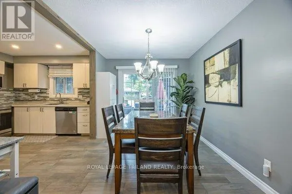 17 WINDING WAY CRESCENT
